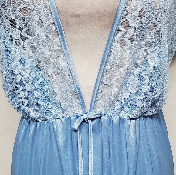 80s Vintage Powder Blue Sheer Lace Stretchy Satin Plunging Neckline Maxi Nighty - Picture 4 of 11